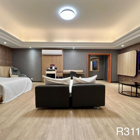 Holiday Motel Tainan Dış mekan fotoğraf