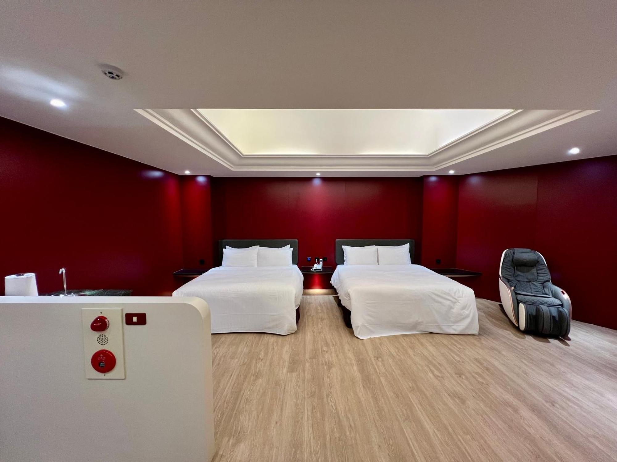 Holiday Motel Tainan Dış mekan fotoğraf