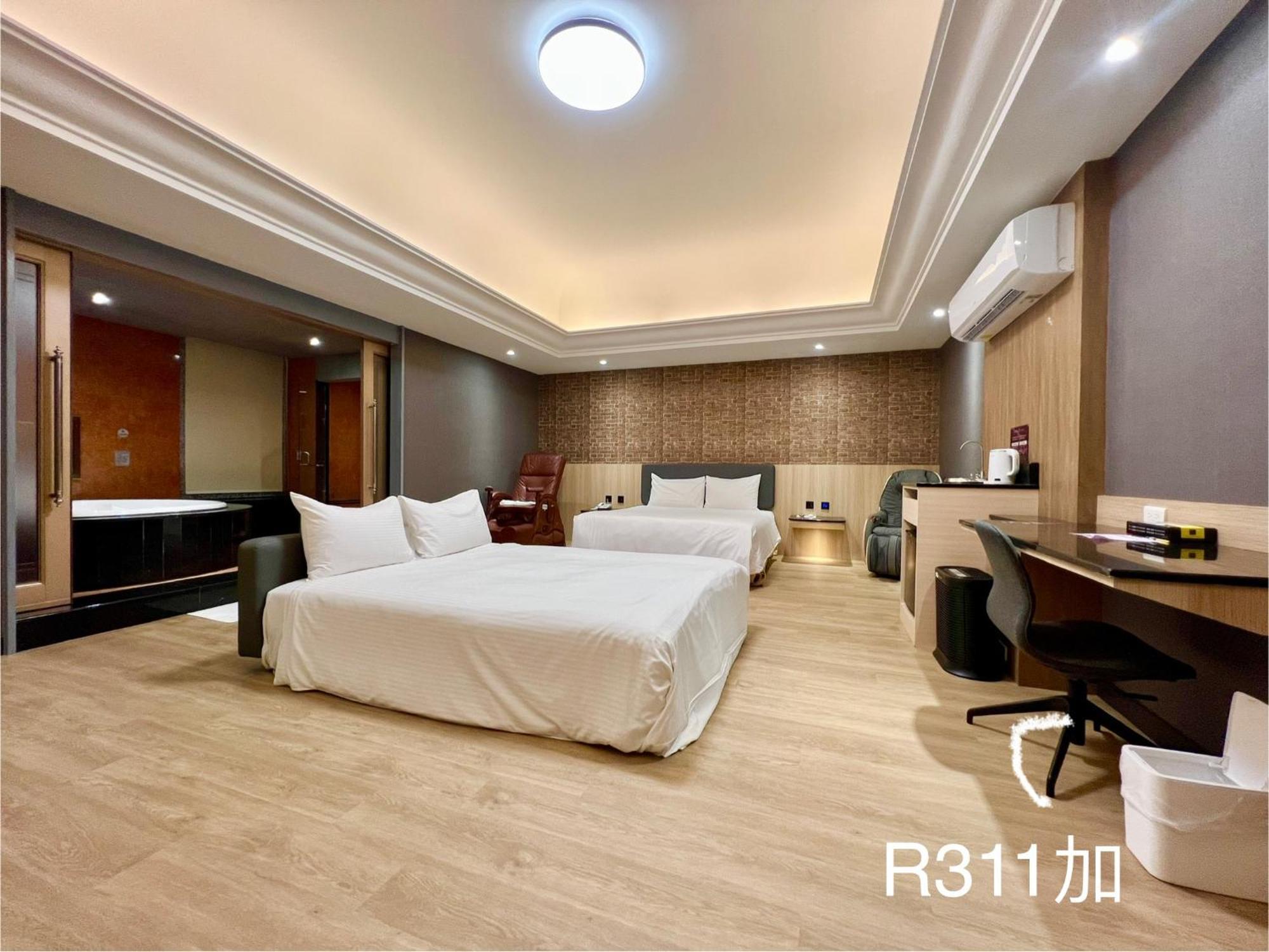 Holiday Motel Tainan Dış mekan fotoğraf