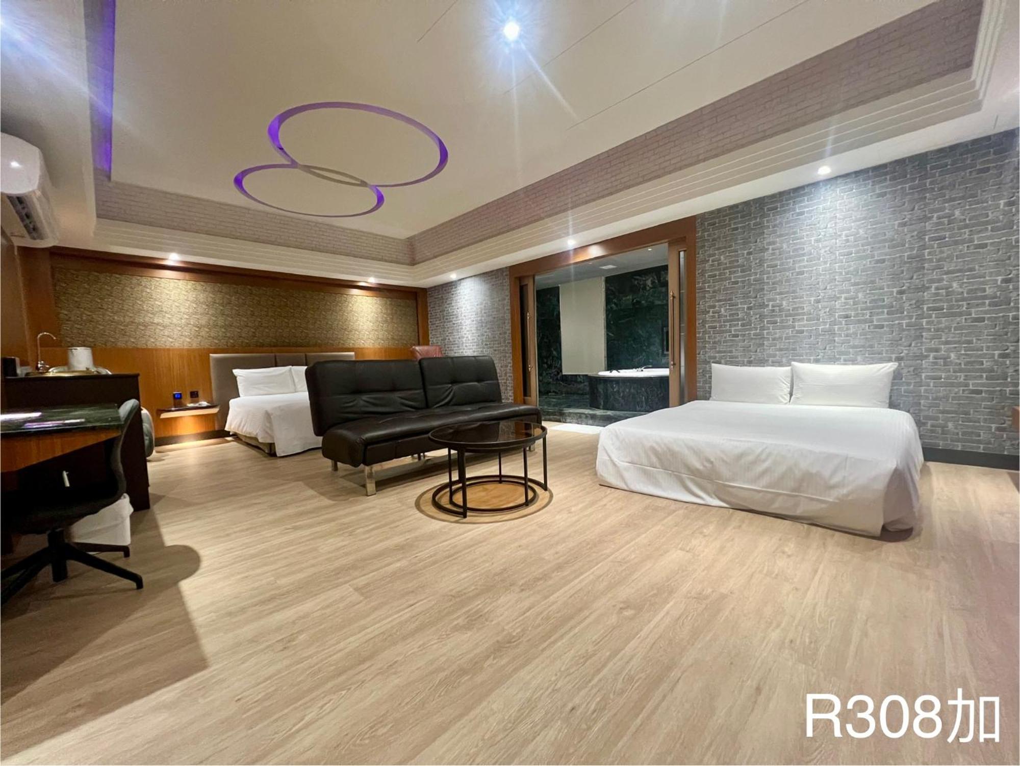 Holiday Motel Tainan Dış mekan fotoğraf